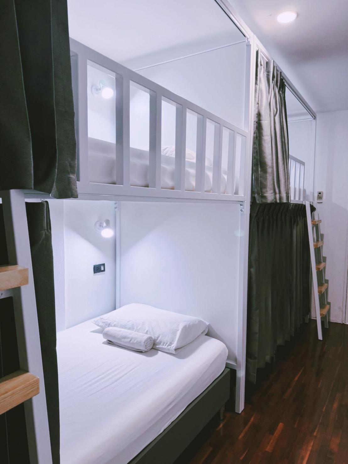 Zleepinezz Hostel Аюттхая Экстерьер фото